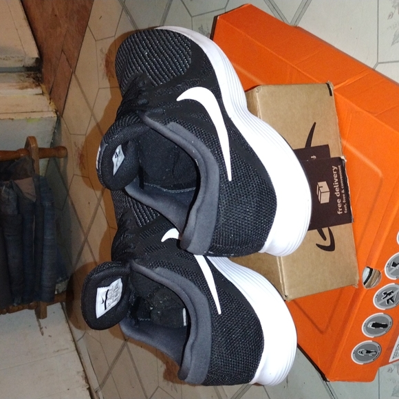 Nike Revolution 4 Running Shoes Size:13-M-mens Black-Grey-White - Picture 4 of 8